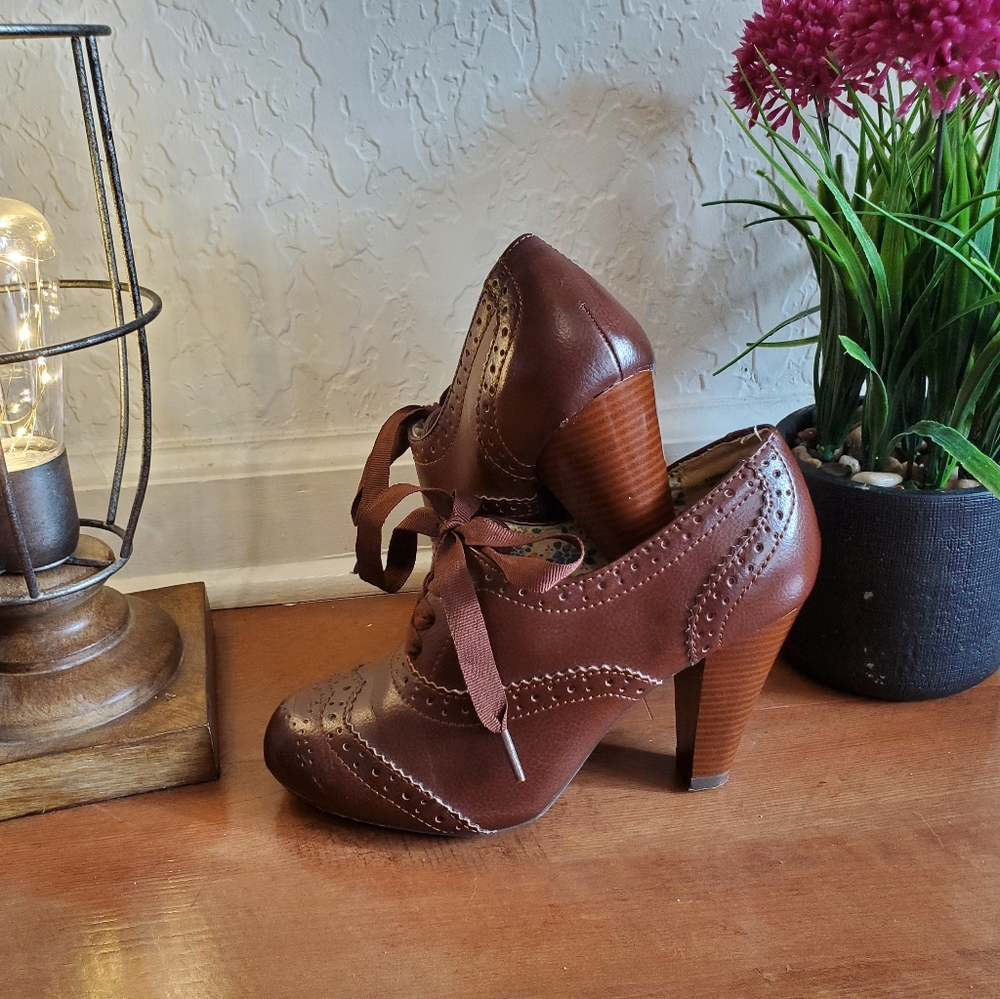 American Eagle Chino High Heels-size 5.5-Brown